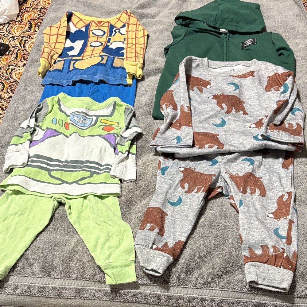 Kids Character & Bear Print Clothing Set. Also includes 2 snap T-shirt’s 18M